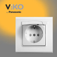 Розетка одинарная с заземлением  с крышкой белая VIKO LINNERA 